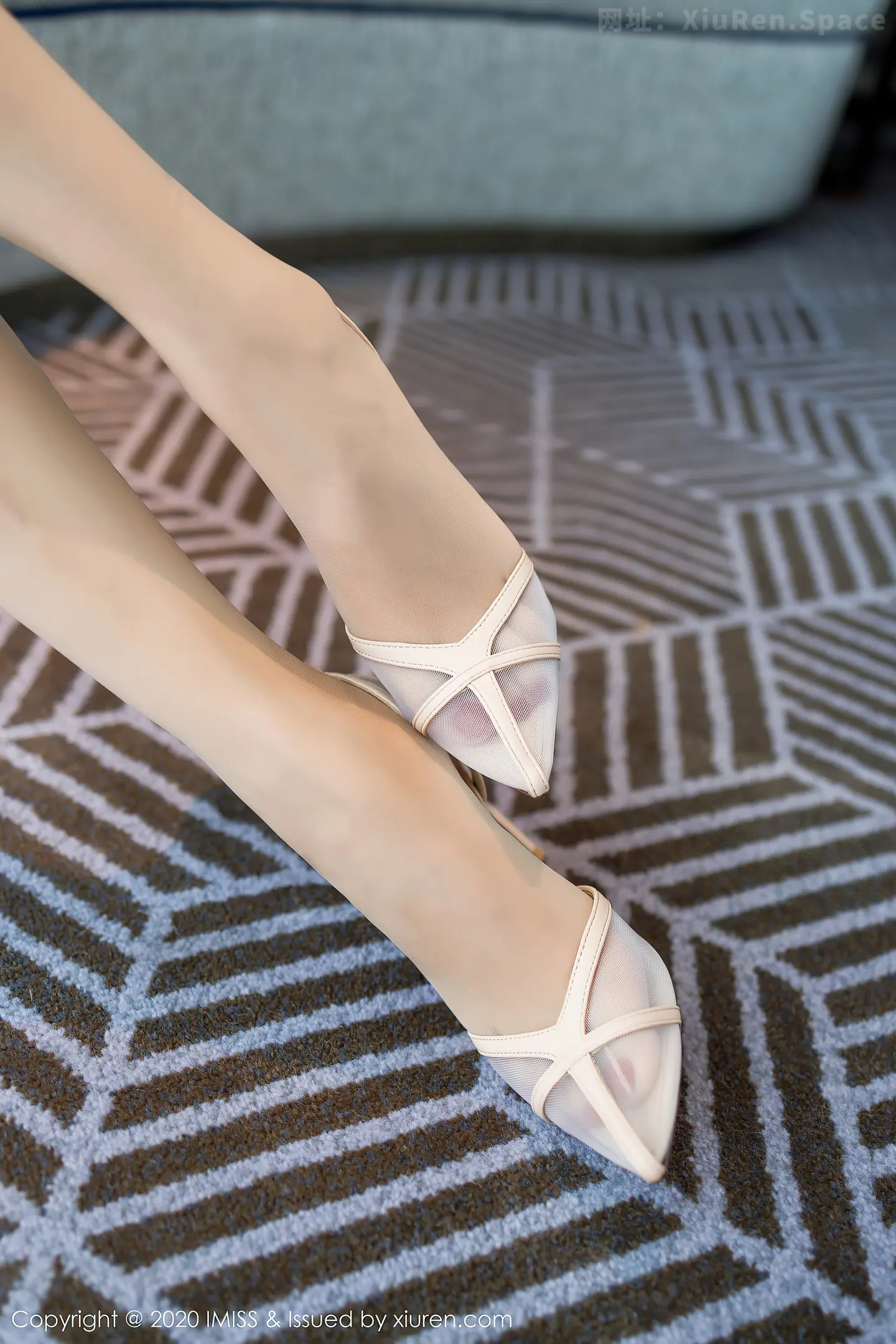 图片[6]-[IMISS爱蜜社]Vol.486 女神Lavinia肉私房脱低胸吊裙露性感内衣秀完美身材诱惑写真52P-秀人网官方网站